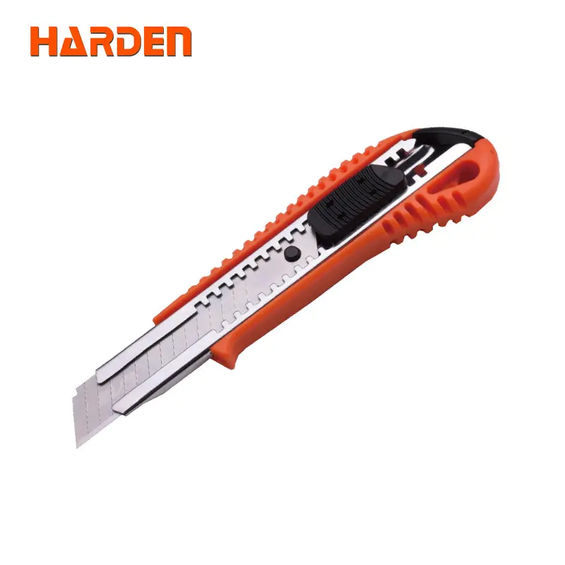 Lightweight Plastic Utility Knife – 18 Mm Blade 1